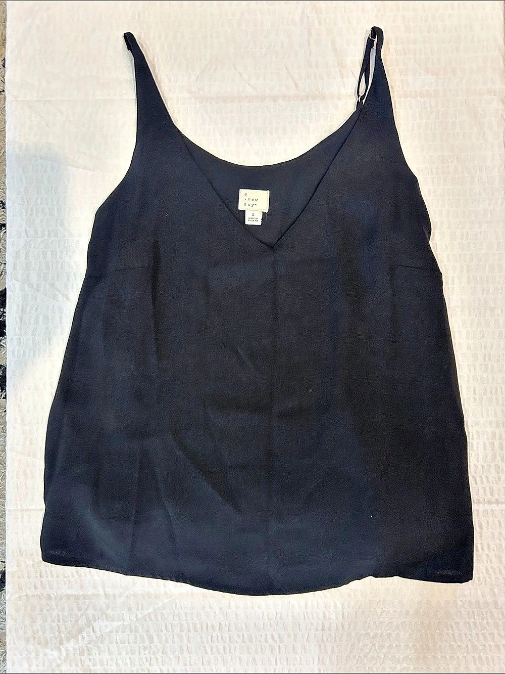 a.new.day V-Neck Tank Top Black Small